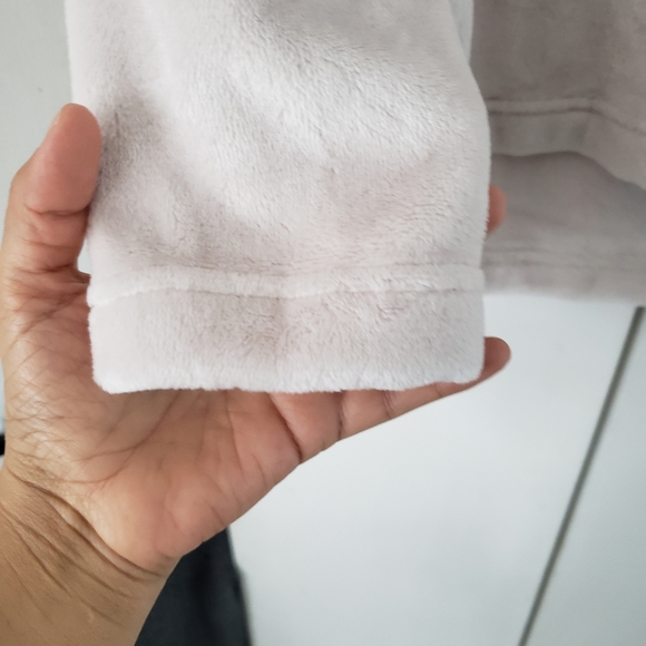 Ugg top - Picture 3 of 6